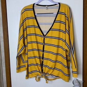 Emerald women’s tie front top size 3x